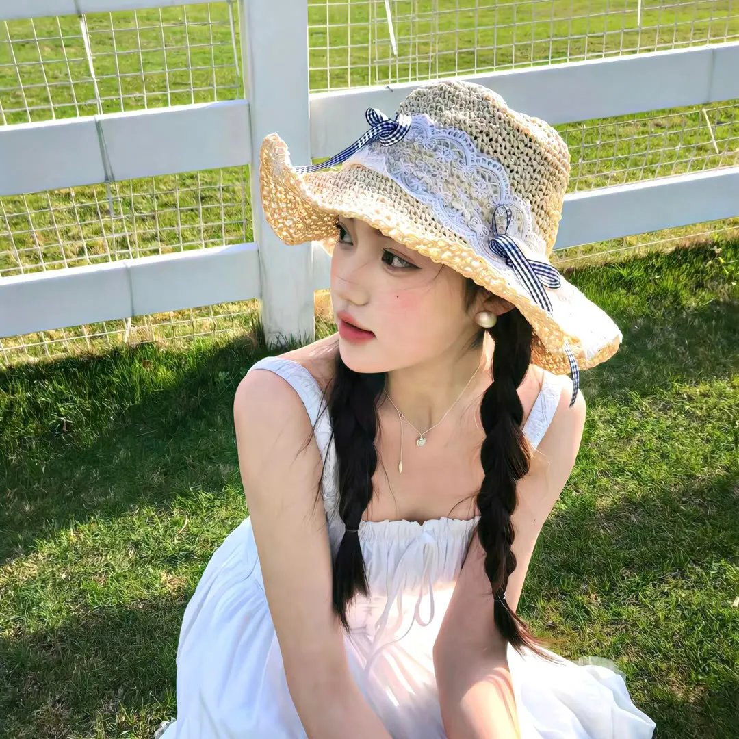圆肚子女孩